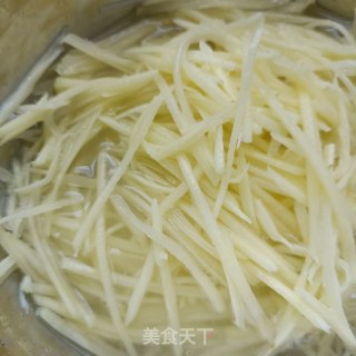 “鸡蛋”烤土豆鸟巢蛋的做法步骤：2