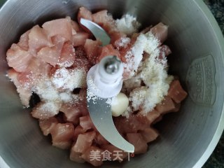 Q弹肉丸的做法步骤：2