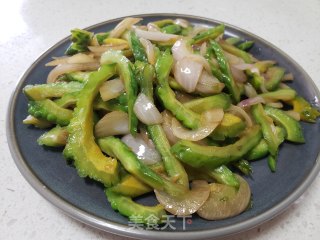 炒苦瓜洋葱的做法步骤：4