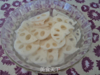 凉拌莲藕木耳的做法步骤：1