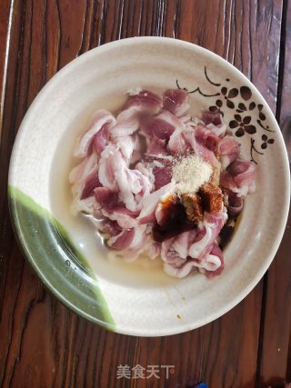 蒜香炸五花肉的做法步骤：4