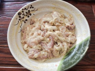 蒜香炸五花肉的做法步骤：5