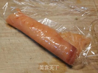 清蒸三文鱼黄瓜卷的做法步骤：4