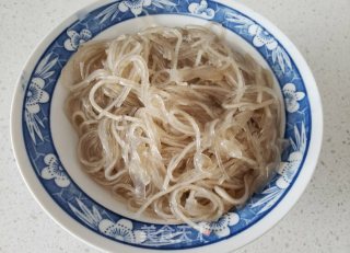 鲫鱼粉汤的做法步骤：2