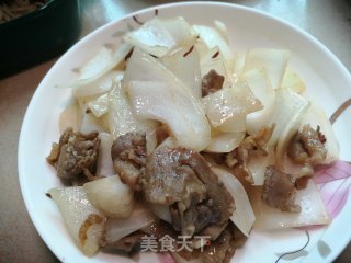 孜然牛肉炒圆葱的做法步骤：8