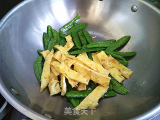 鸡蛋炒荷兰豆的做法步骤：7
