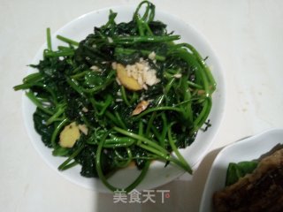 炒地瓜叶的做法步骤：3