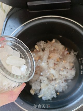 银耳除湿汤的做法步骤：3