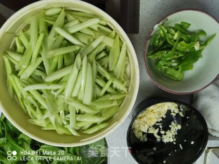 辣炒通心菜梗的做法步骤：1