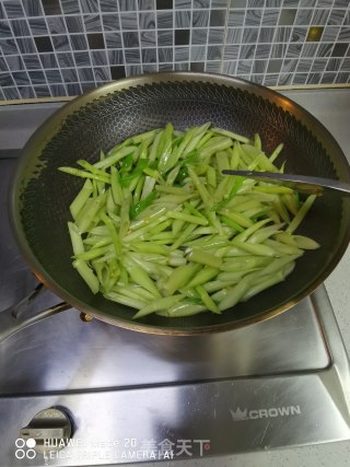 辣炒通心菜梗的做法步骤：4