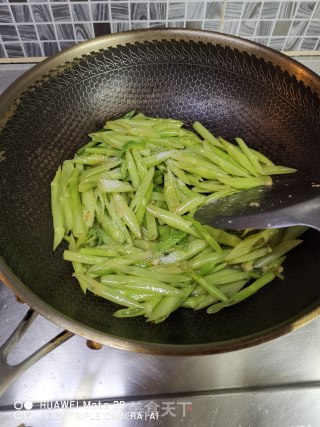辣炒通心菜梗的做法步骤：5