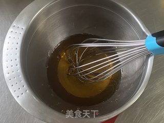 广式月饼之万能饼皮配方，馅料随意搭配，一看就会！的做法步骤：2