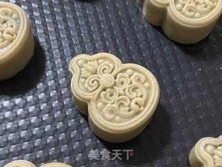 广式月饼之万能饼皮配方，馅料随意搭配，一看就会！的做法步骤：9