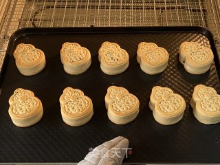 广式月饼之万能饼皮配方，馅料随意搭配，一看就会！的做法步骤：10