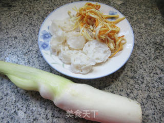 茭白黄金针菇拌面藕的做法步骤：1