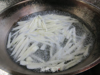 茭白黄金针菇拌面藕的做法步骤：4