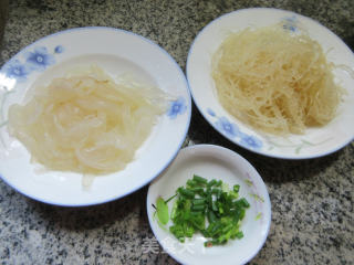 石花菜拌海蜇丝的做法步骤：1