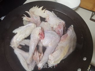 清炖鸡汤的做法步骤：1