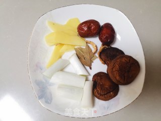 清炖鸡汤的做法步骤：3