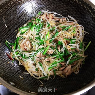 豆芽炒肉的做法步骤：6