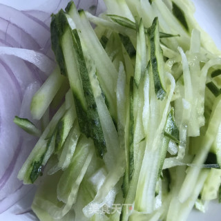 黄瓜洋葱鸡蛋饼的做法步骤：3