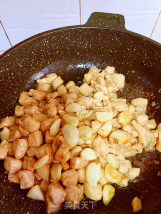 蒜香黑椒鸡肉粒的做法步骤：5