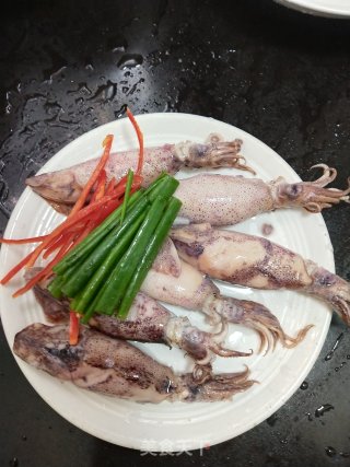 满肚子膏熟鱿鱼的做法步骤：1
