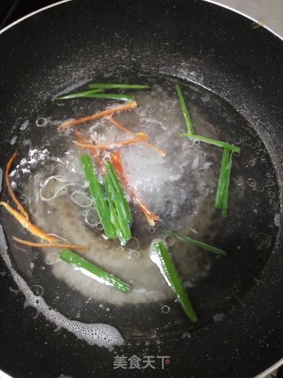 满肚子膏熟鱿鱼的做法步骤：2