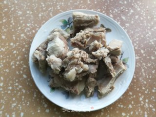 排骨炖小土豆的做法步骤：1