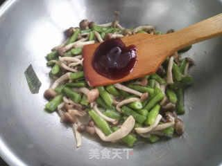 豆角烧海鲜菇的做法步骤：6