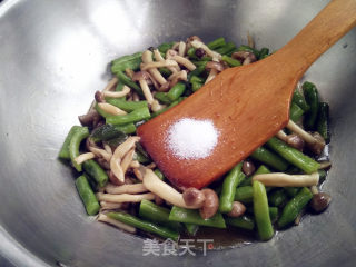 豆角烧海鲜菇的做法步骤：7