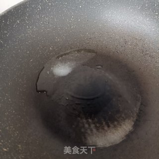 红烧回锅肉炒韭苔的做法步骤：4