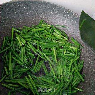 红烧回锅肉炒韭苔的做法步骤：6
