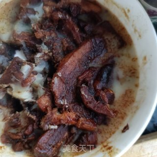 红烧回锅肉炒韭苔的做法步骤：7