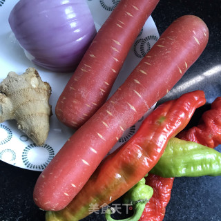 鸡腿红萝卜炖土豆的做法步骤：2