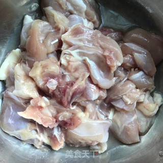 鸡腿红萝卜炖土豆的做法步骤：4