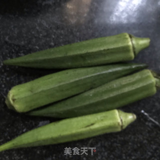 秋葵水蒸蛋的做法步骤：2