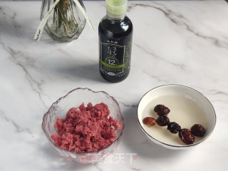 香菇鸡蛋肉饼汤的做法步骤：2