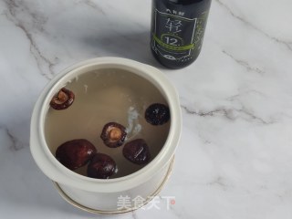 香菇鸡蛋肉饼汤的做法步骤：6