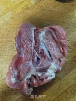 香芹洋葱炒羊肉的做法步骤：1