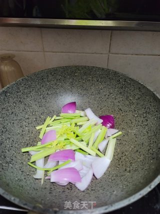 香芹洋葱炒羊肉的做法步骤：7