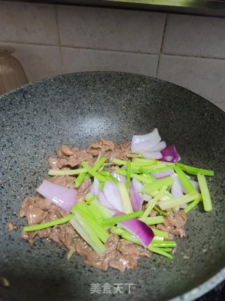 香芹洋葱炒羊肉的做法步骤：12