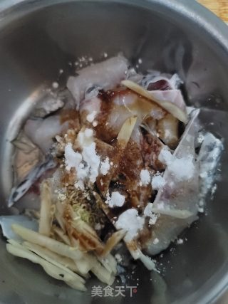 香芹炒鱼片的做法步骤：2