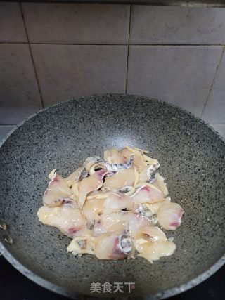 香芹炒鱼片的做法步骤：6