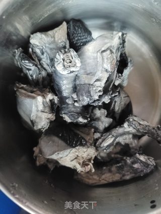 玉米虫草花煲乌鸡汤的做法步骤：5