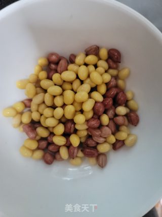 香浓花生豆浆的做法步骤：1