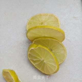 柠檬冰红茶的做法步骤：1