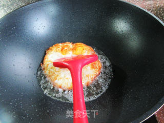 黑木耳煎鸡蛋炒洋葱的做法步骤：5