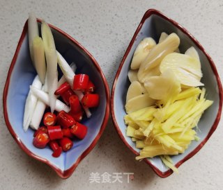 香菜梗炒牛肉的做法步骤：4
