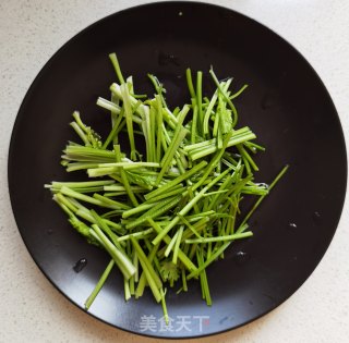 香菜梗炒牛肉的做法步骤：7